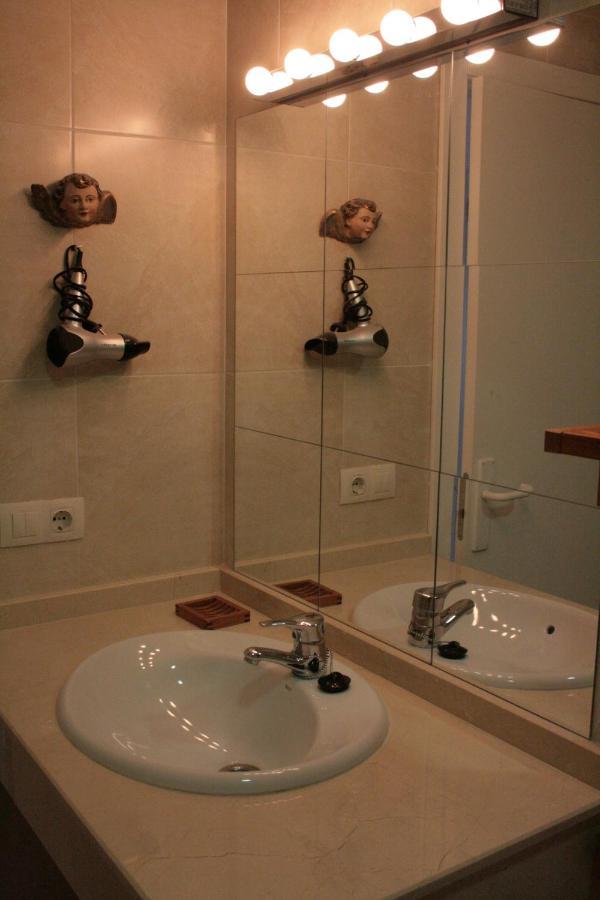 Apartamentos La Casa Pintada Касерес Экстерьер фото